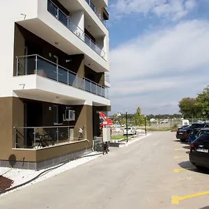  Apartment Airport - Across From Airport Romania